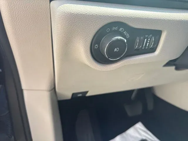 2023 Chrysler Pacifica Touring L thumbnail 28