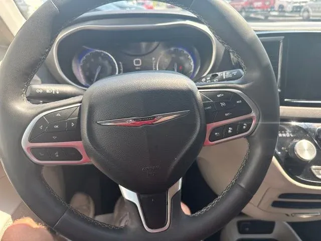 2023 Chrysler Pacifica Touring L thumbnail 30