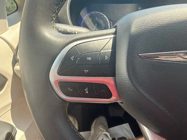 2023 Chrysler Pacifica Touring L thumbnail 31
