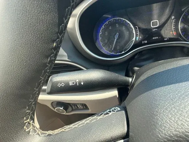 2023 Chrysler Pacifica Touring L thumbnail 33