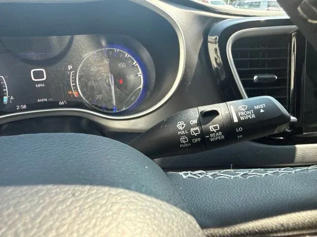 2023 Chrysler Pacifica Touring L thumbnail 34