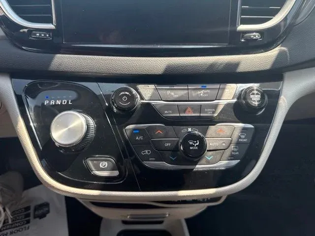 2023 Chrysler Pacifica Touring L thumbnail 37