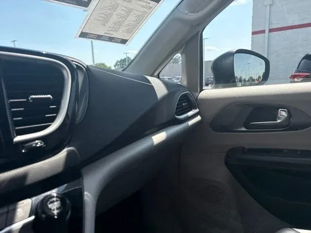 2023 Chrysler Pacifica Touring L thumbnail 41
