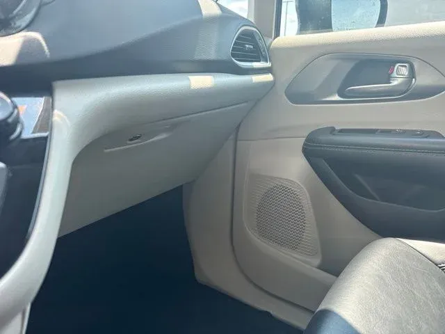 2023 Chrysler Pacifica Touring L thumbnail 42