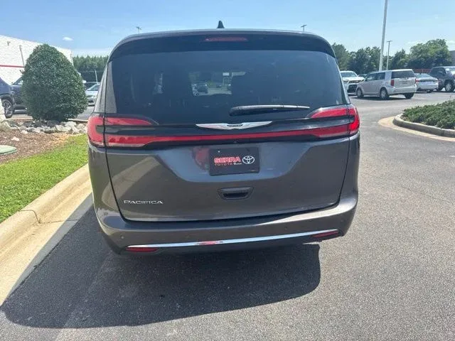 2023 Chrysler Pacifica Touring L thumbnail 6