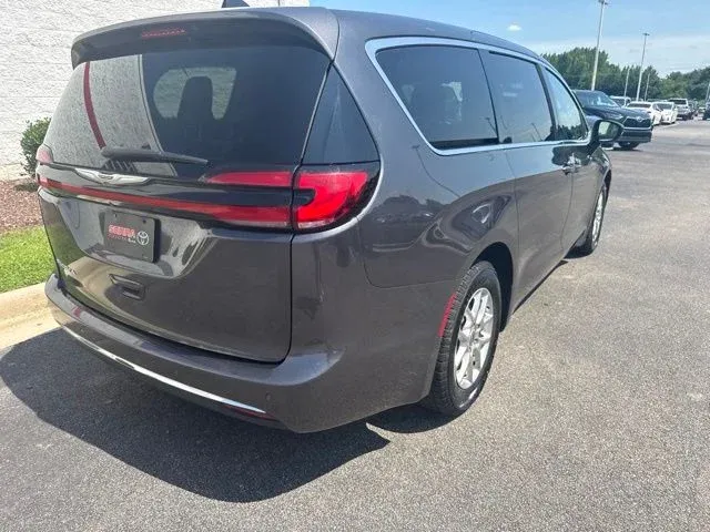 2023 Chrysler Pacifica Touring L thumbnail 7