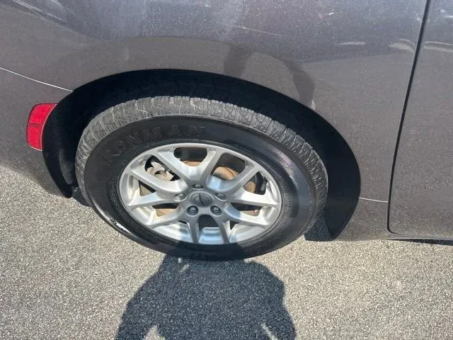 2023 Chrysler Pacifica Touring L thumbnail 9