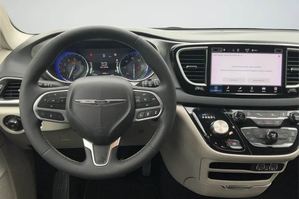 2023 Chrysler Pacifica Touring L thumbnail 13