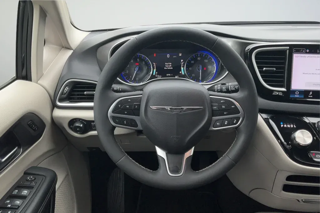 2023 Chrysler Pacifica Touring L thumbnail 15