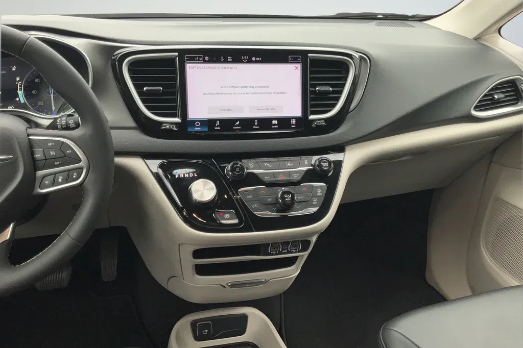 2023 Chrysler Pacifica Touring L thumbnail 16