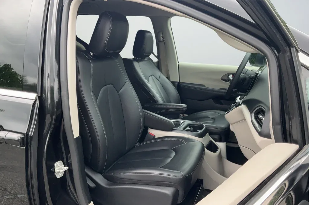2023 Chrysler Pacifica Touring L thumbnail 20
