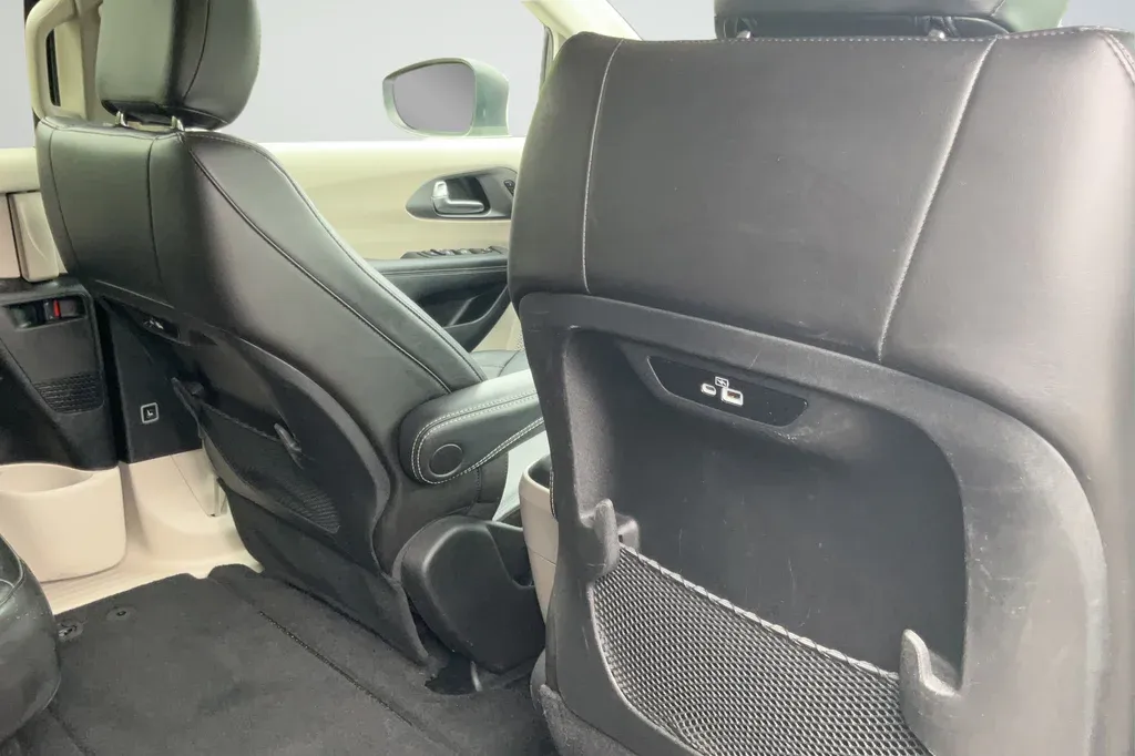 2023 Chrysler Pacifica Touring L thumbnail 22