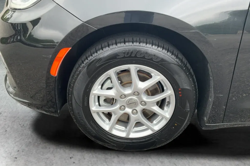 2023 Chrysler Pacifica Touring L thumbnail 24
