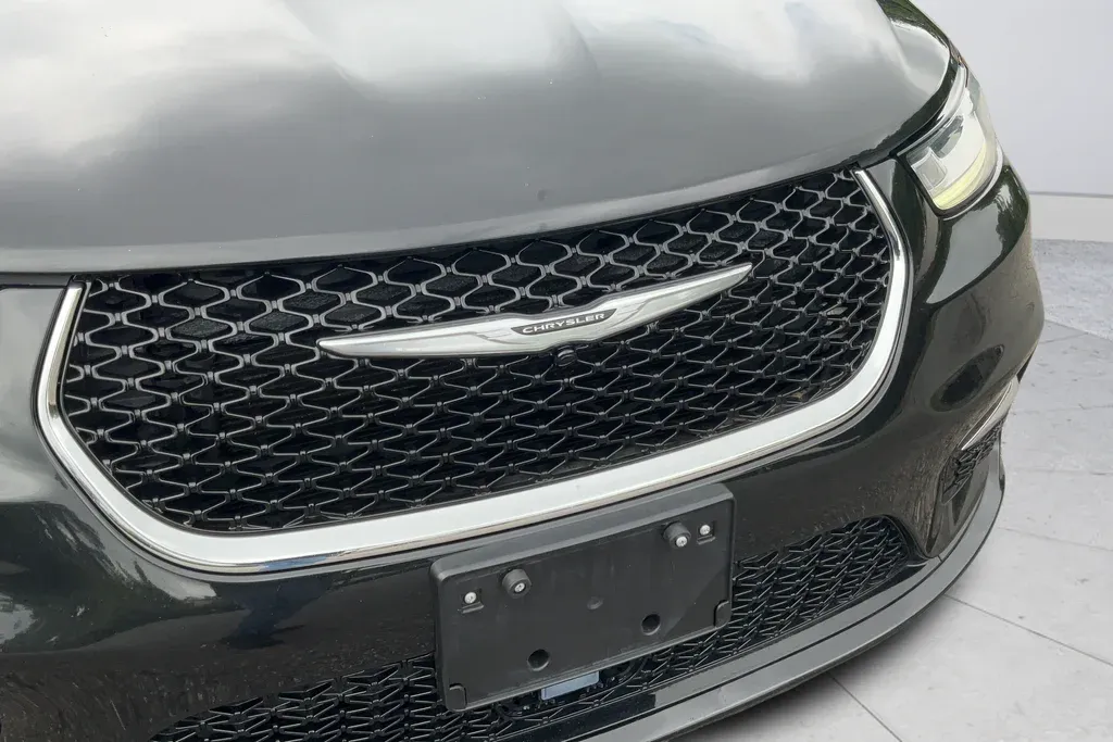 2023 Chrysler Pacifica Touring L thumbnail 28