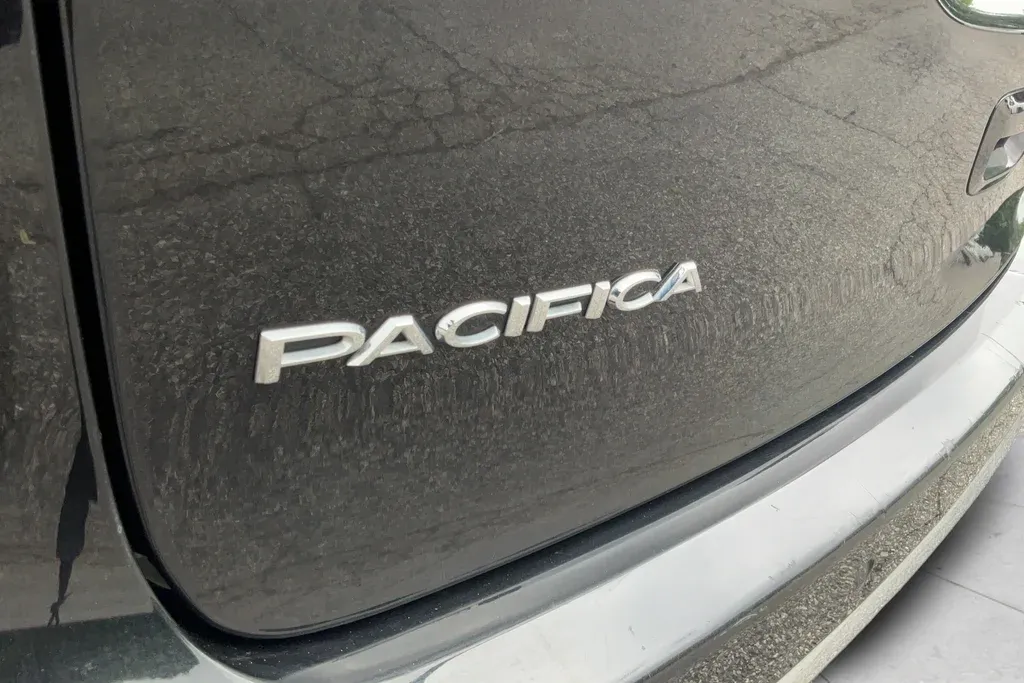 2023 Chrysler Pacifica Touring L thumbnail 30