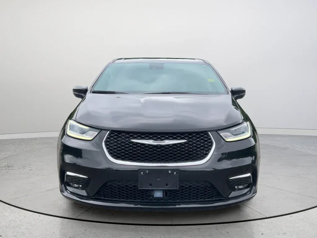 2023 Chrysler Pacifica Touring L thumbnail 4