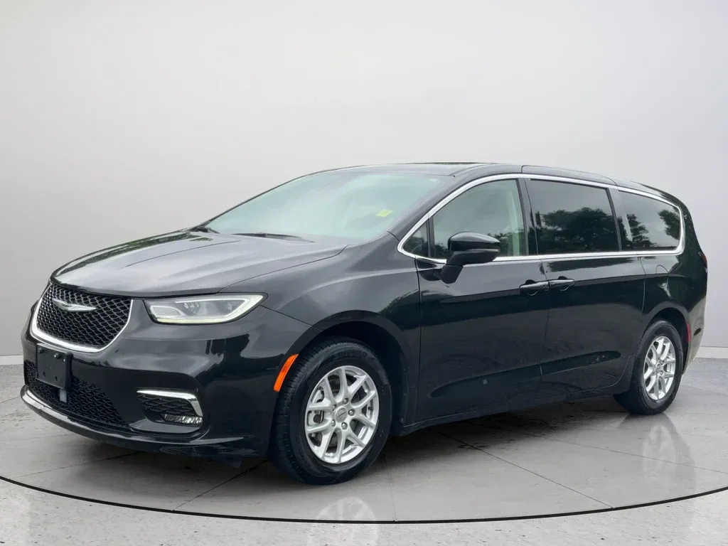 2023 Chrysler Pacifica Touring L thumbnail 5