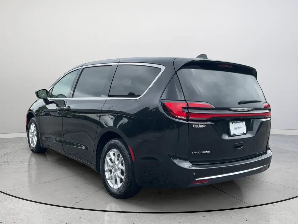 2023 Chrysler Pacifica Touring L thumbnail 9
