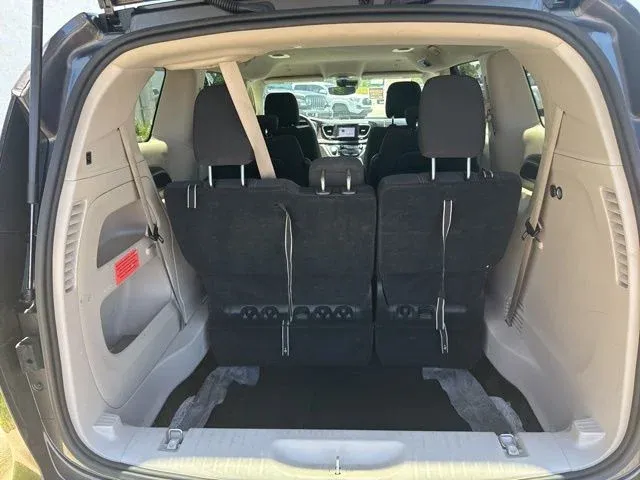 2023 Chrysler Voyager LX thumbnail 14