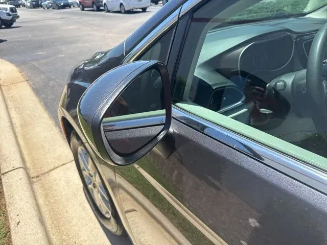 2023 Chrysler Voyager LX thumbnail 20
