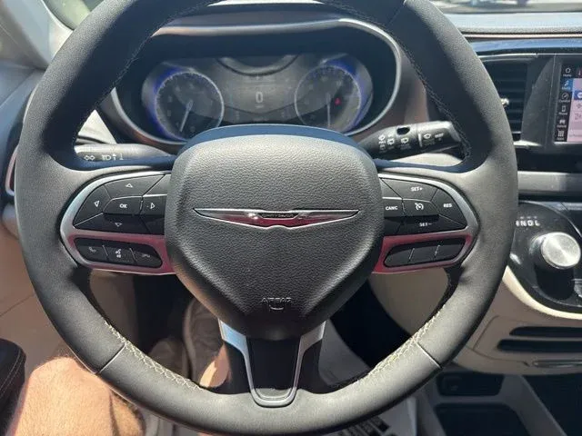 2023 Chrysler Voyager LX thumbnail 29