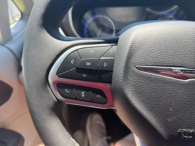 2023 Chrysler Voyager LX thumbnail 30