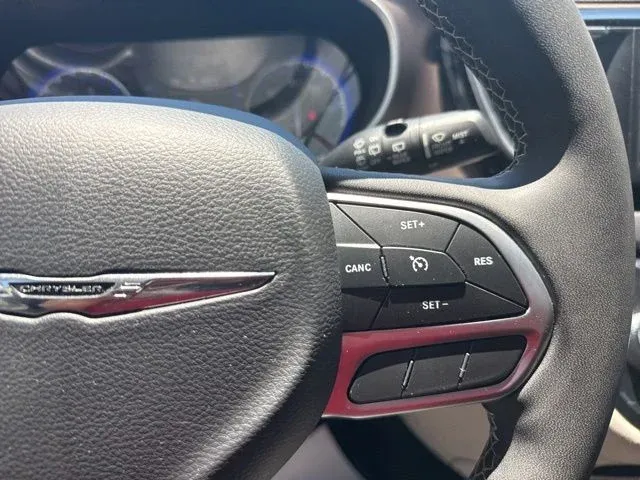 2023 Chrysler Voyager LX thumbnail 31