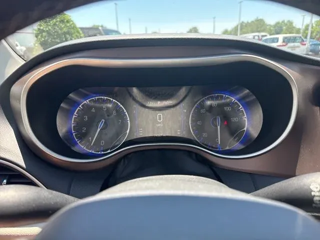 2023 Chrysler Voyager LX thumbnail 34