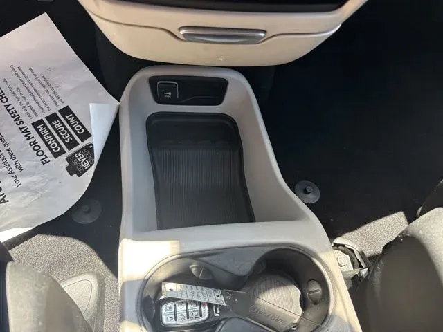 2023 Chrysler Voyager LX thumbnail 38