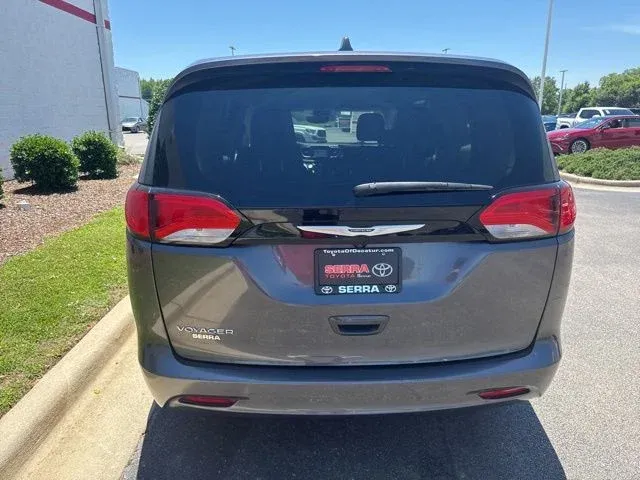 2023 Chrysler Voyager LX thumbnail 6