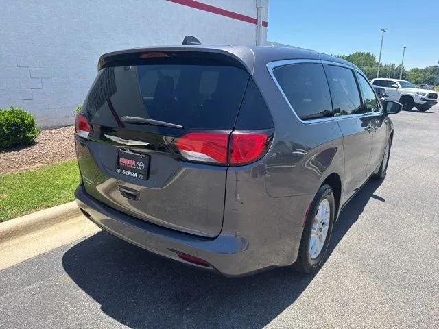 2023 Chrysler Voyager LX thumbnail 7