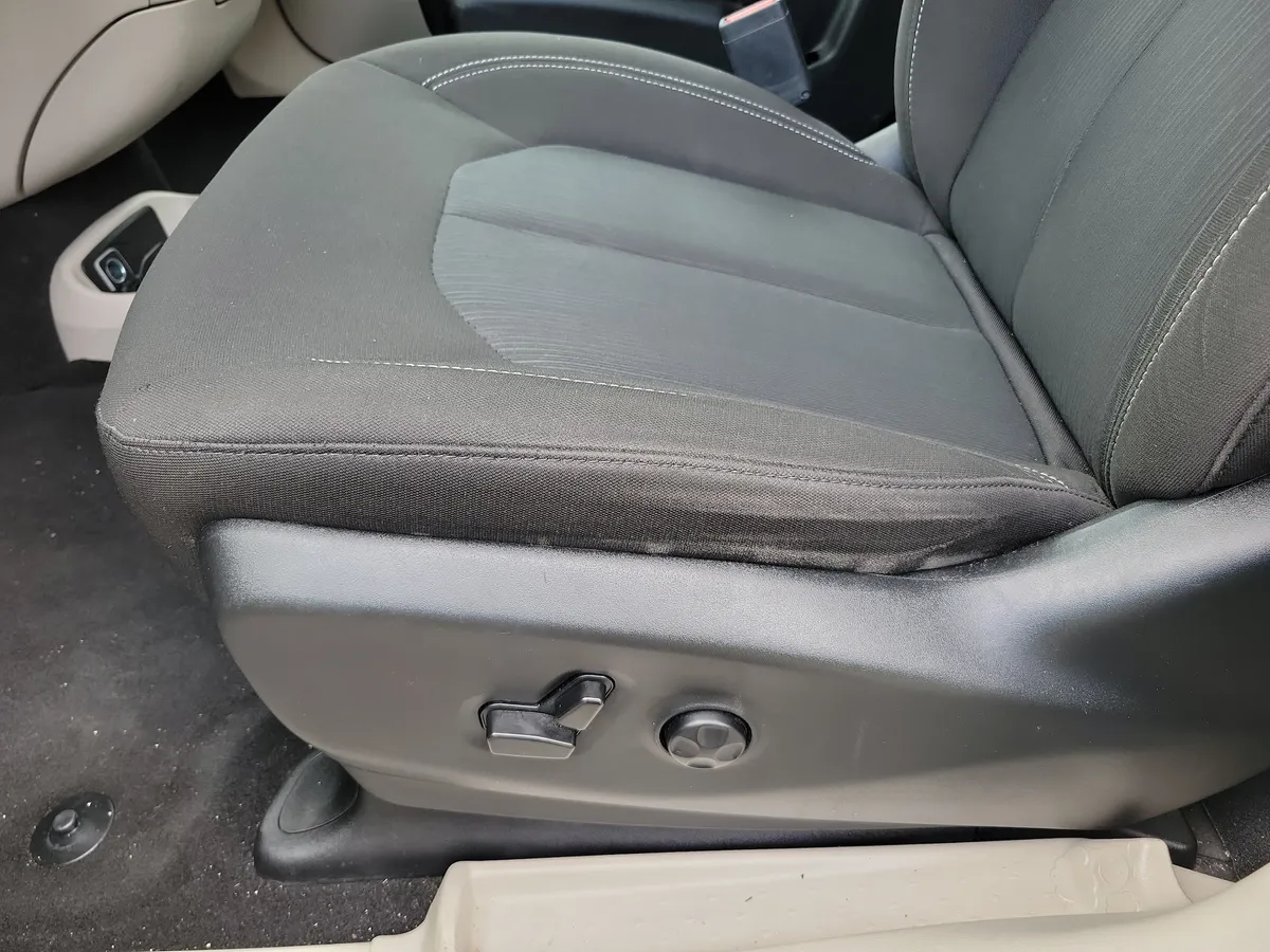 2023 Chrysler Voyager LX thumbnail 11