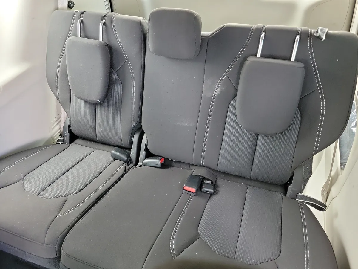 2023 Chrysler Voyager LX thumbnail 14