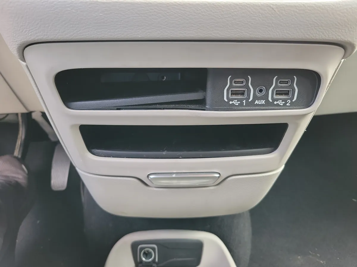 2023 Chrysler Voyager LX thumbnail 20