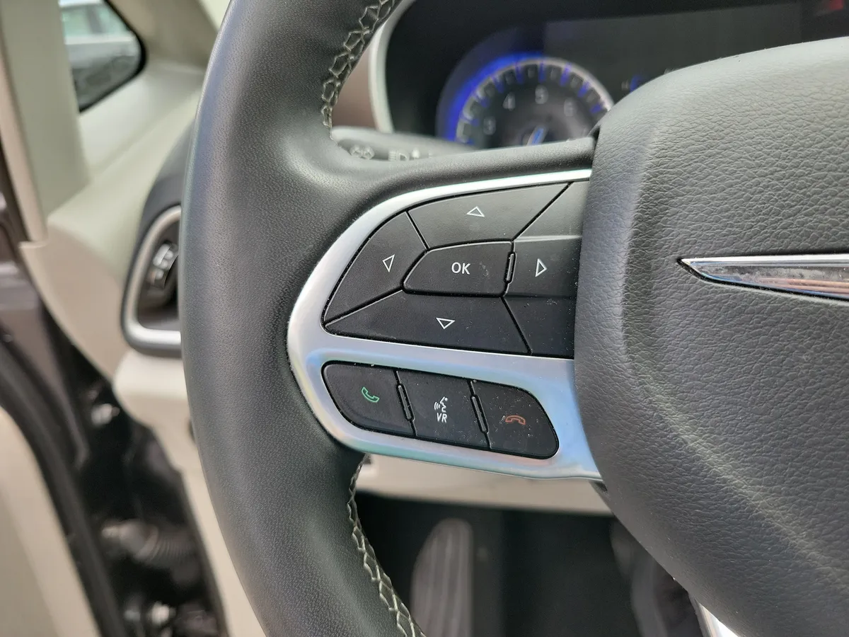 2023 Chrysler Voyager LX thumbnail 22