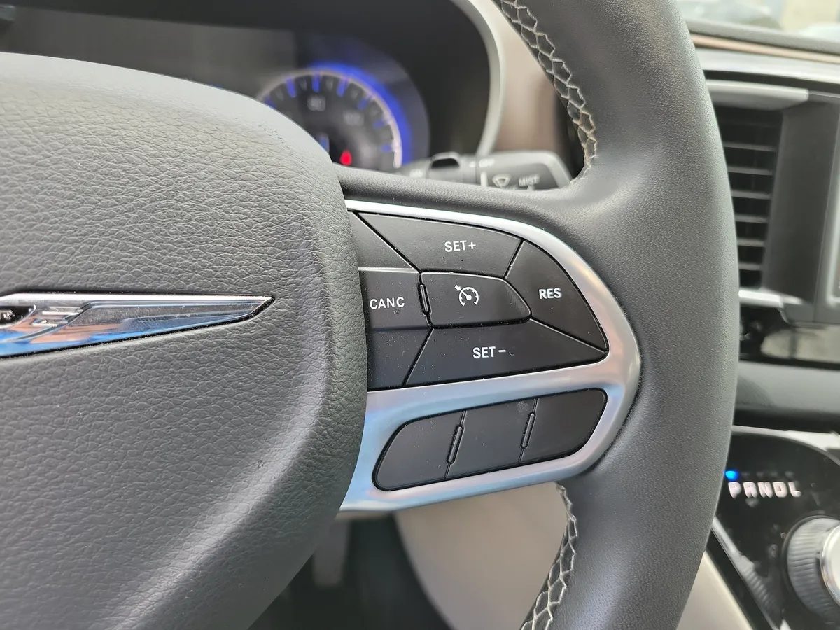 2023 Chrysler Voyager LX thumbnail 23