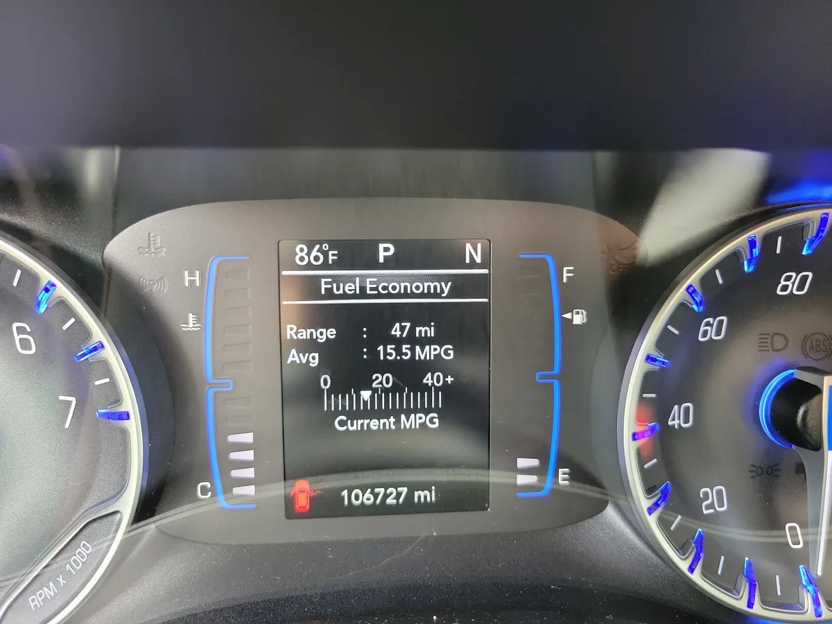 2023 Chrysler Voyager LX thumbnail 25