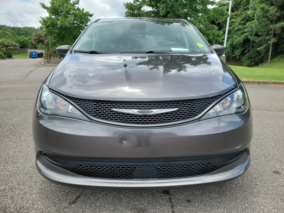 2023 Chrysler Voyager LX thumbnail 7