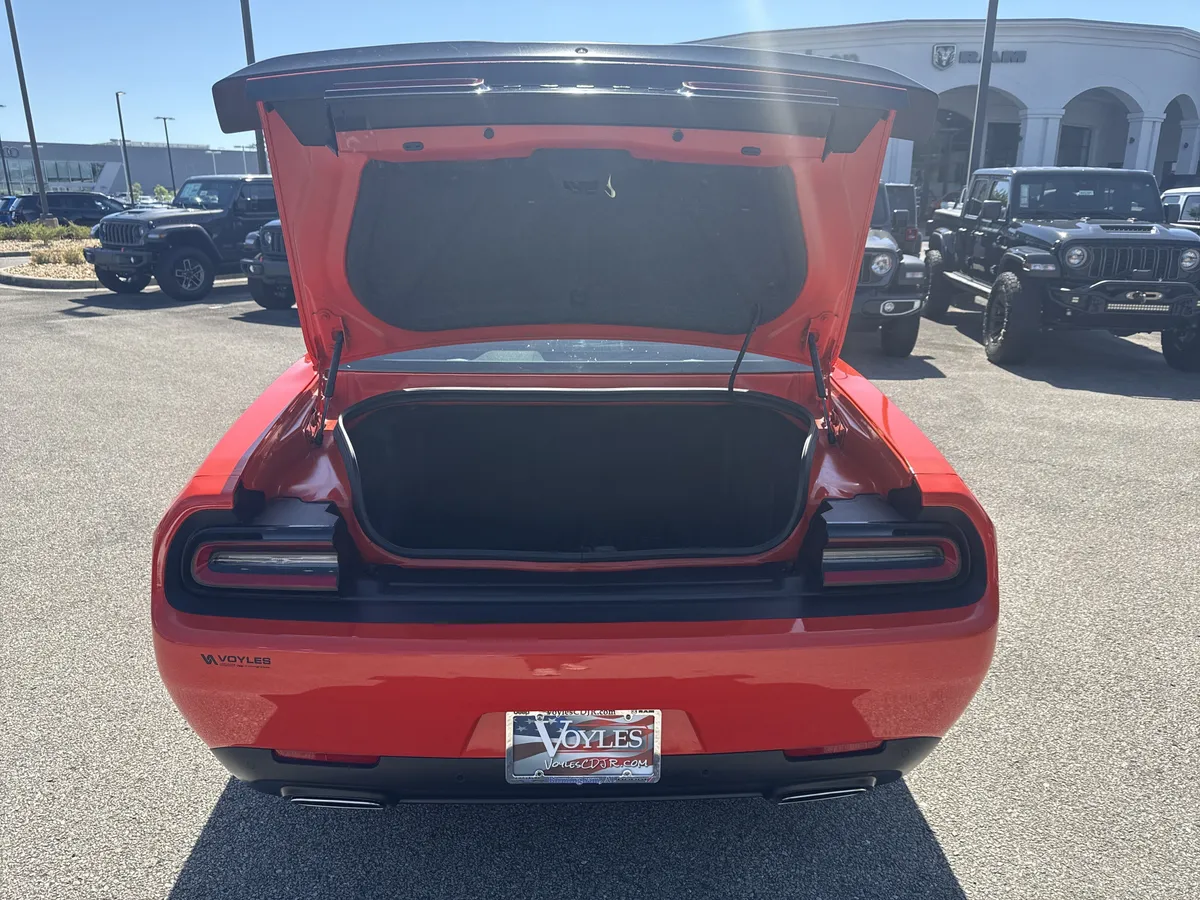 2023 Dodge Challenger GT thumbnail 17