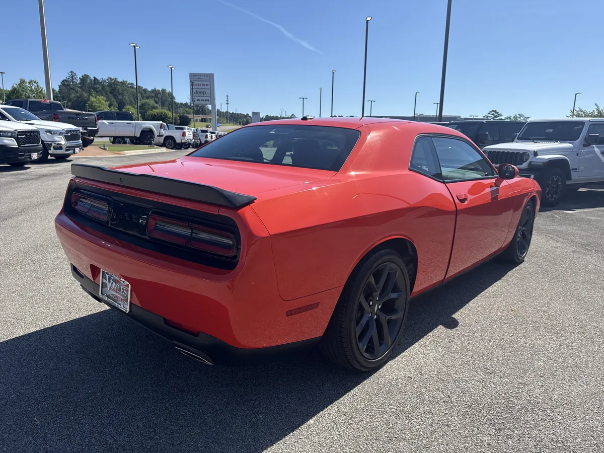 2023 Dodge Challenger GT thumbnail 7