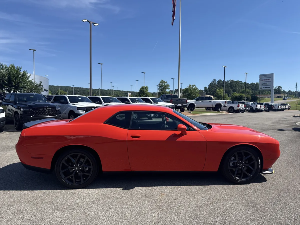 2023 Dodge Challenger GT thumbnail 8