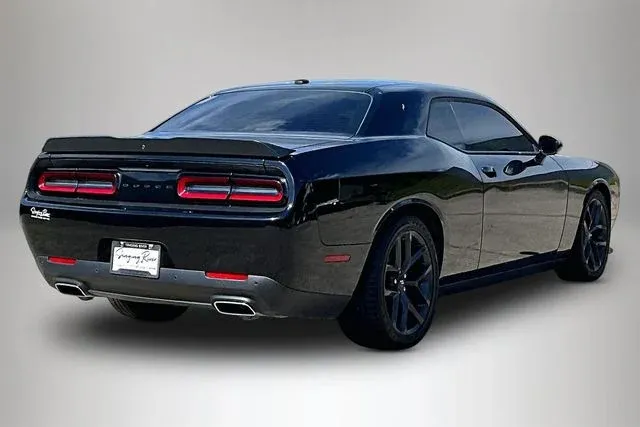 2023 Dodge Challenger GT thumbnail 5