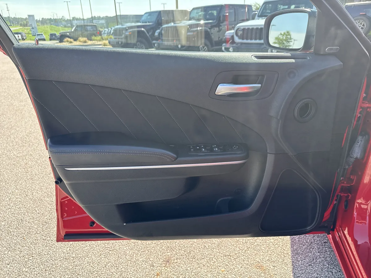 2023 Dodge Charger SXT thumbnail 10
