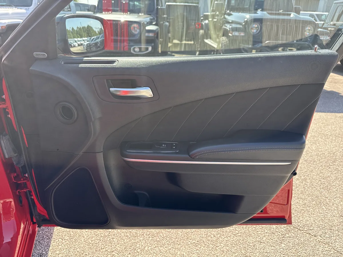 2023 Dodge Charger SXT thumbnail 14