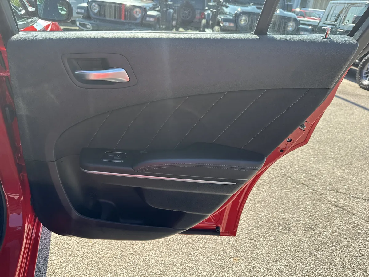2023 Dodge Charger SXT thumbnail 16