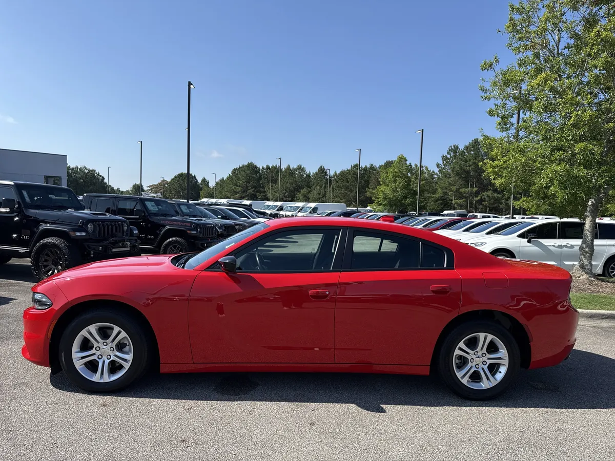 2023 Dodge Charger SXT thumbnail 4