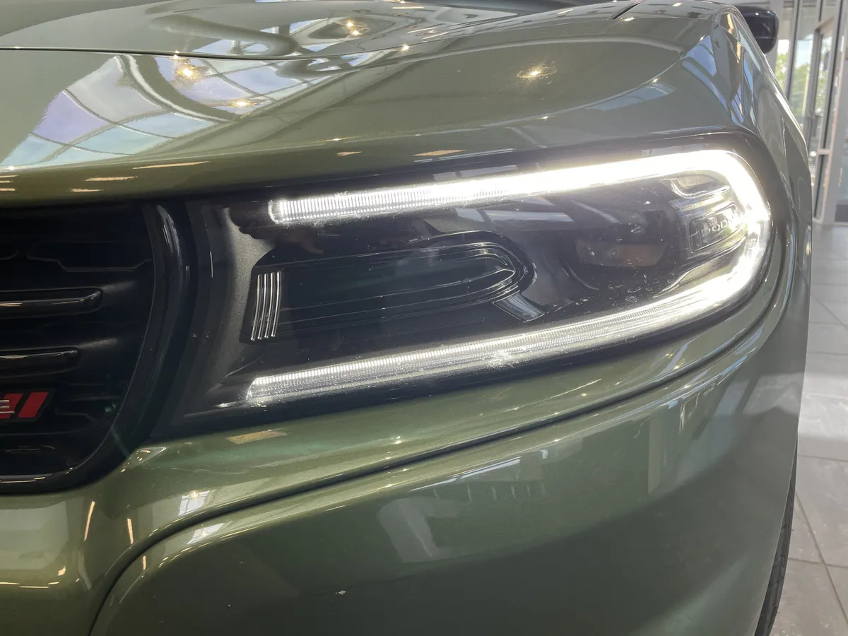 2023 Dodge Charger SXT thumbnail 4