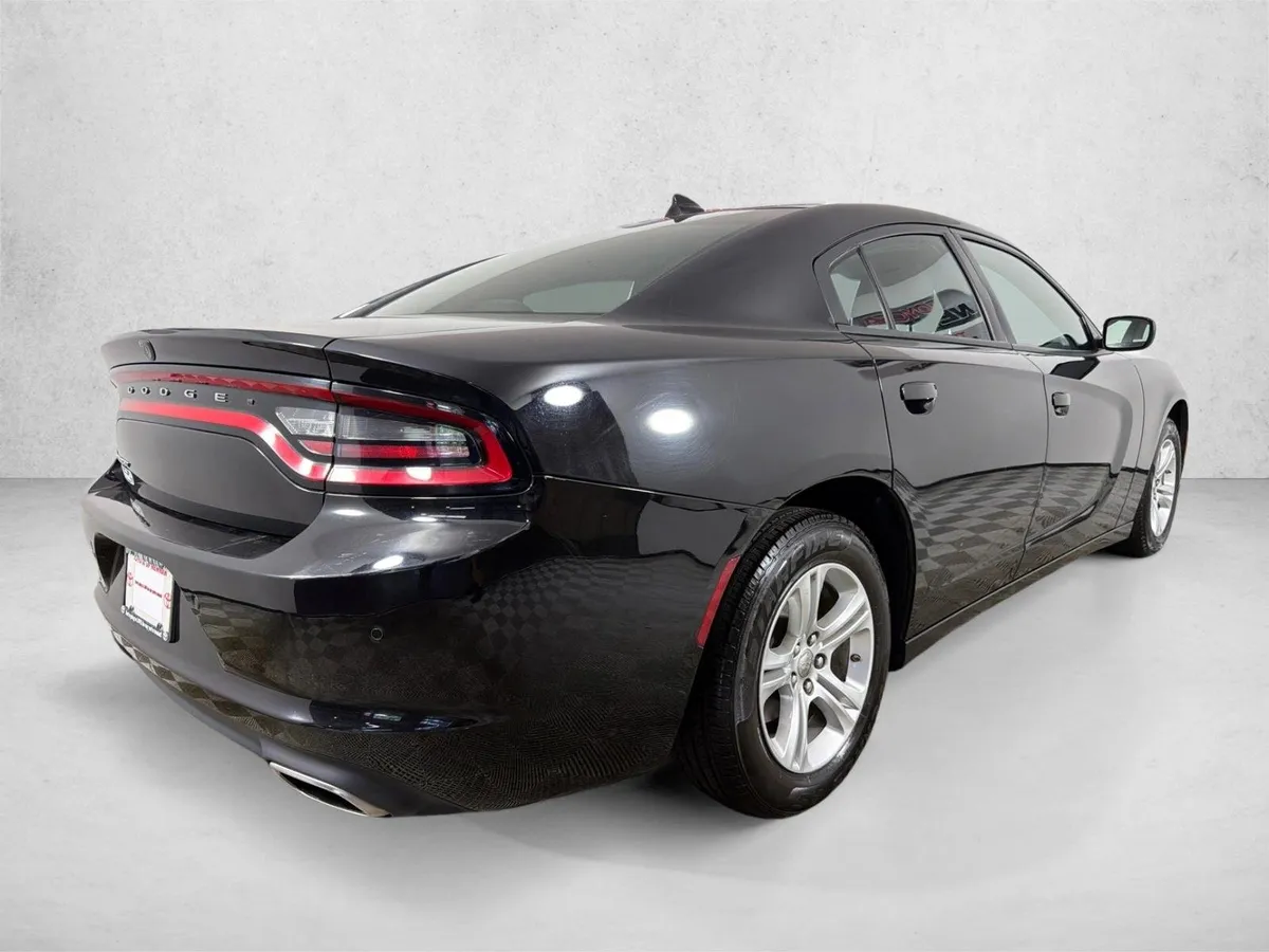 2023 Dodge Charger SXT thumbnail 3