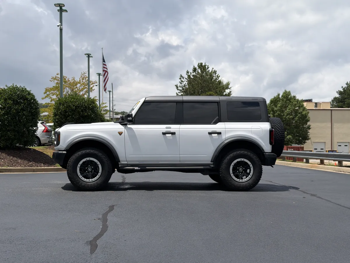2023 Ford Bronco Badlands thumbnail 12