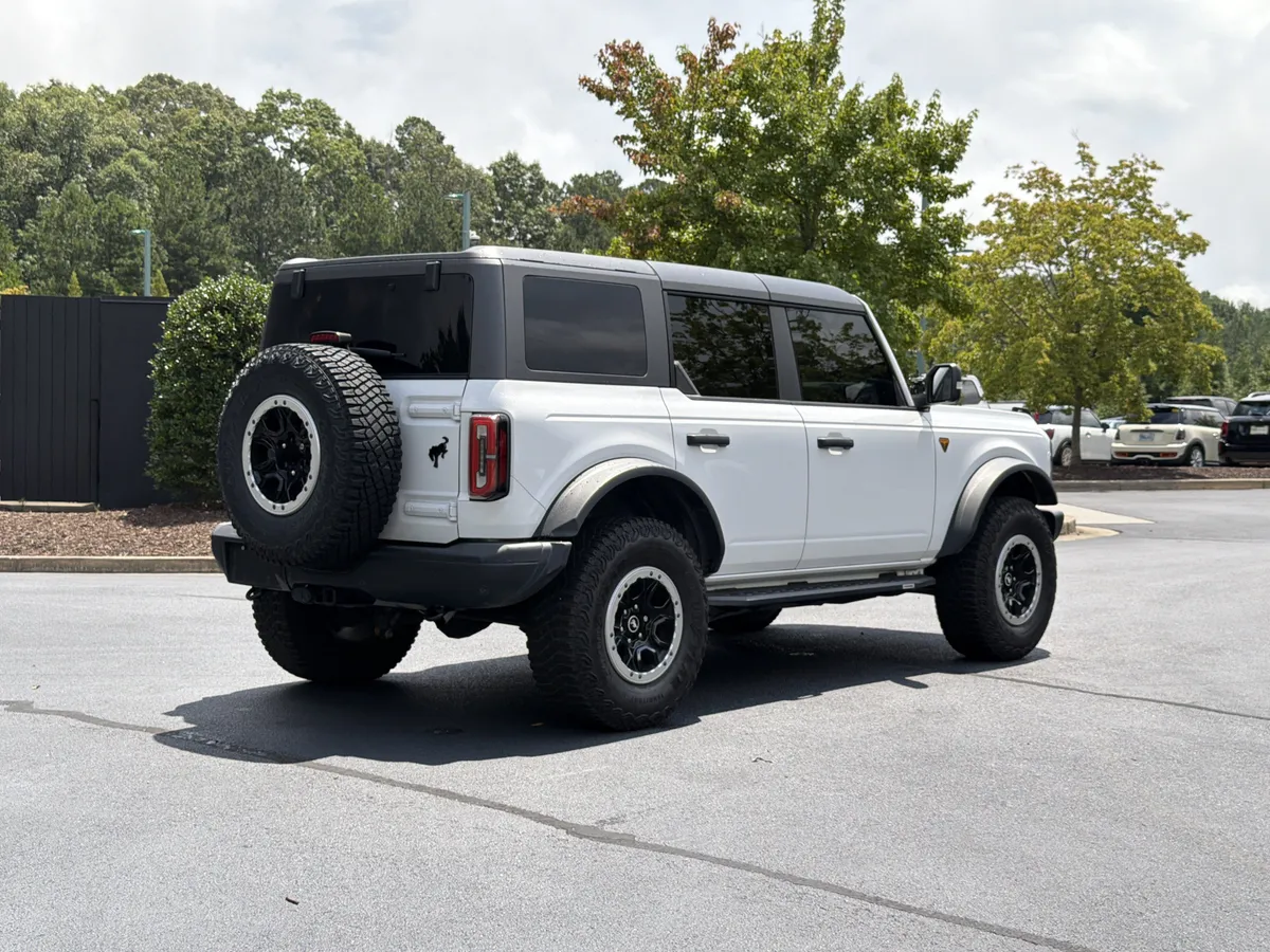 2023 Ford Bronco Badlands thumbnail 2